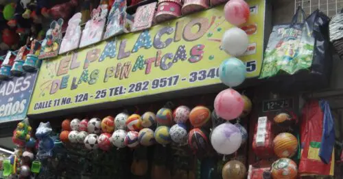 EL PALACIO DE LAS PINATAS EL PALACIO DE LAS PINATAS